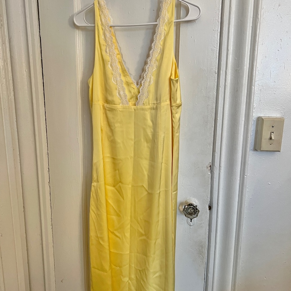 Yellow Lace-Trimmed max dress - Picture 2 of 4